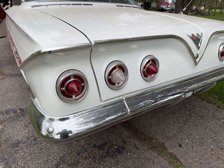 1961-chevrolet-impala-image-13