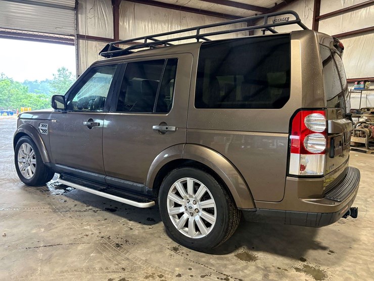 2013-land-rover-lr4-image-2