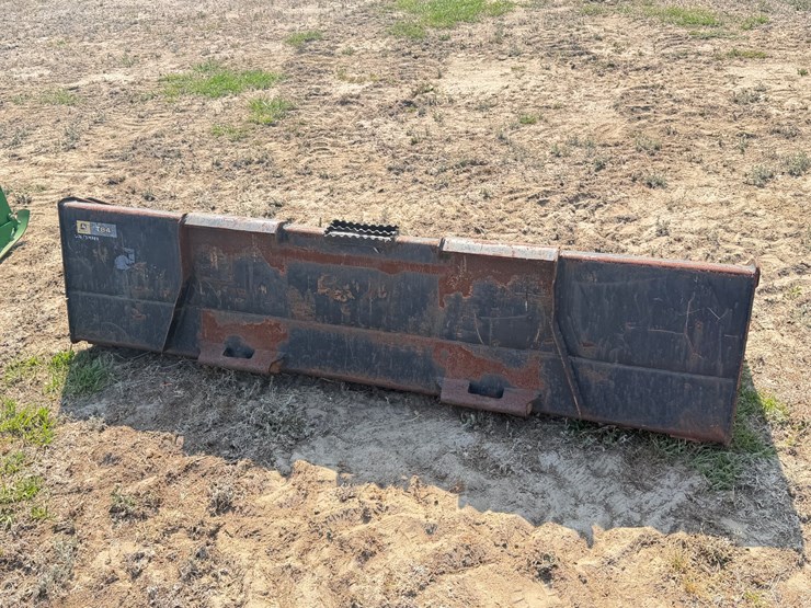 #557-•-john-deere-t84---7’-skid-steer-bucket-image-2