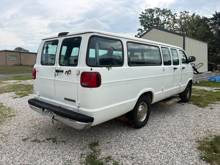 2000-dodge-ram-van-image-3