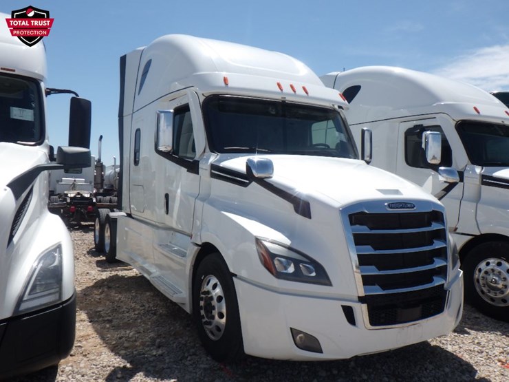2021-freightliner-cascadia-126-image-3