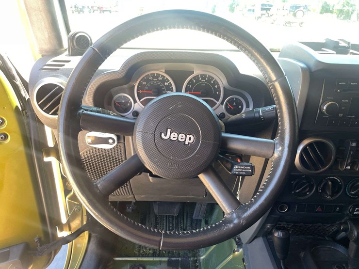 2010-jeep-wrangler-image-12