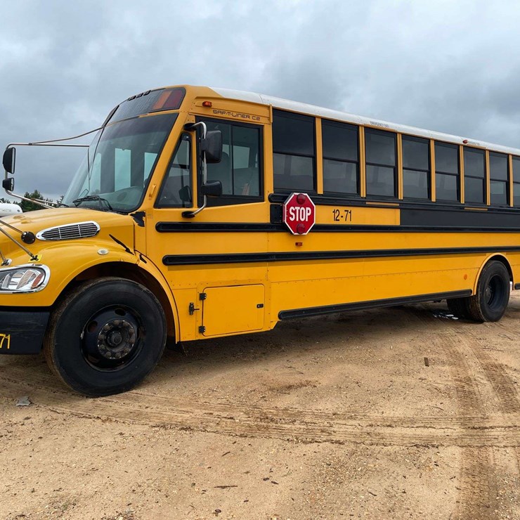 2012 FREIGHTLINER B2