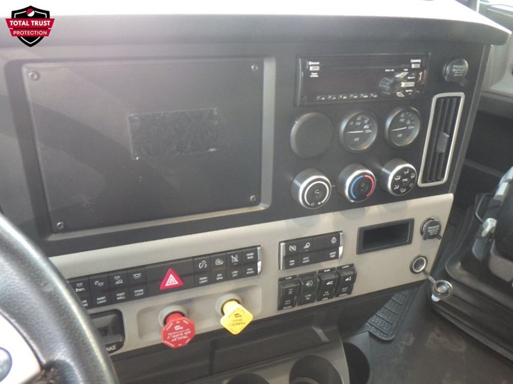 2021-freightliner-cascadia-126-image-17