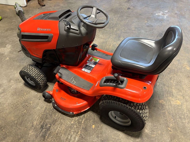 husqvarna-42"-riding-lawn-mower-image-2