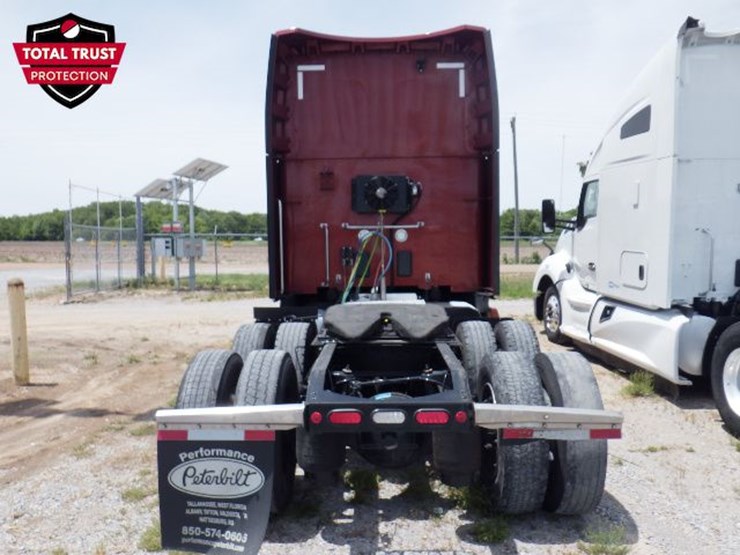 2023-peterbilt-579-image-15