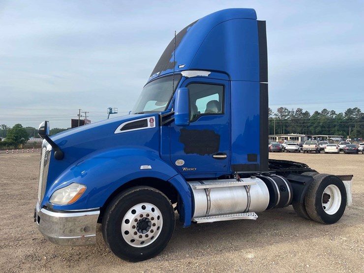 2017-kenworth-t680-image-1