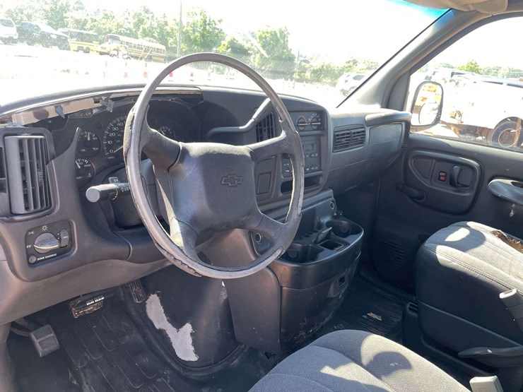2002-chevrolet-express-2500-image-11