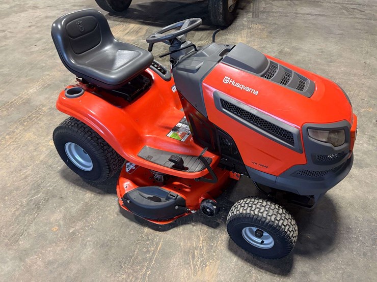 husqvarna-42"-riding-lawn-mower-image-4