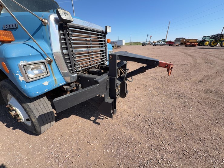 1997-ford-l8000-image-10