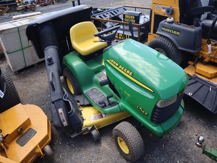 john-deere-lt166-image-2
