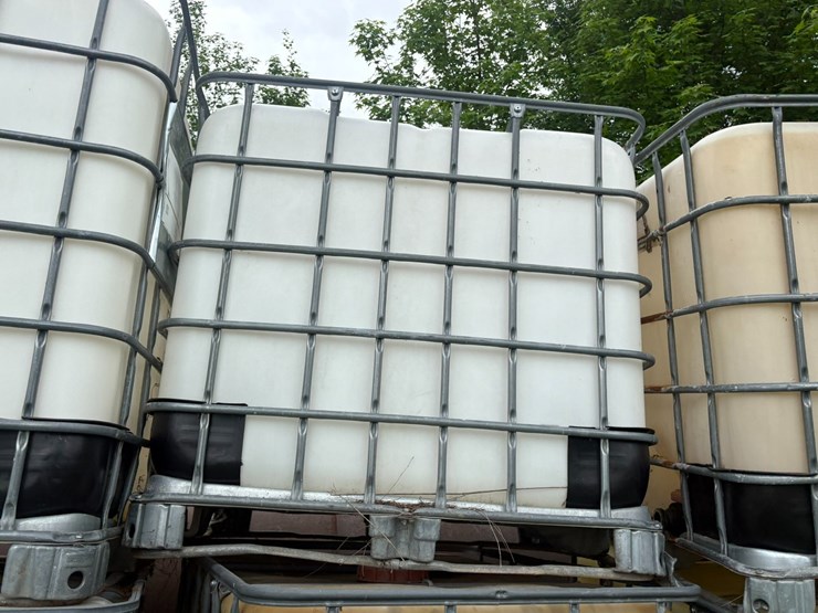 #23983-•-lot-of-(13)-poly-tanks-w/-cage-image-14