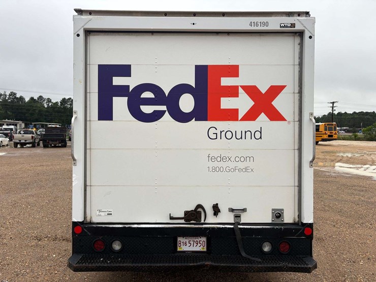 2018-chevrolet-express-3500-image-6