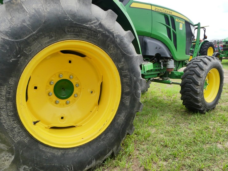 2019-john-deere-4044m-image-6