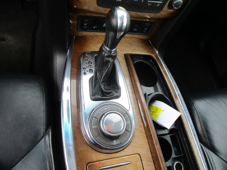 2012-infiniti-qx56-image-11