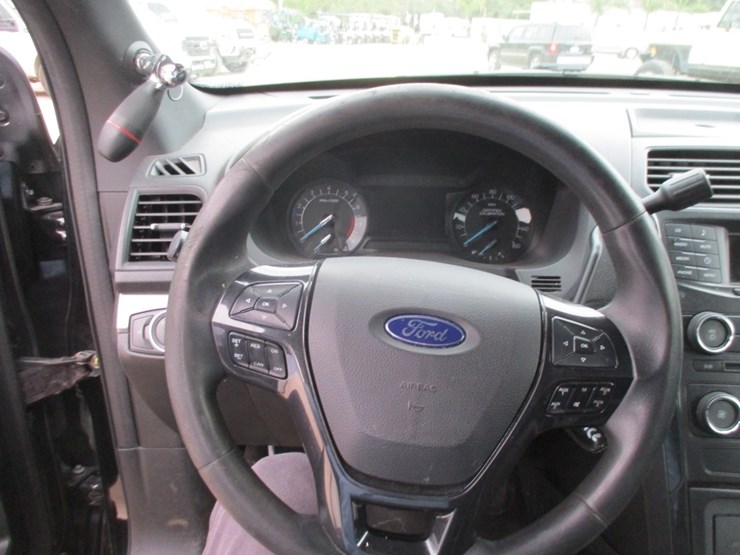 2017-ford-explorer-image-12