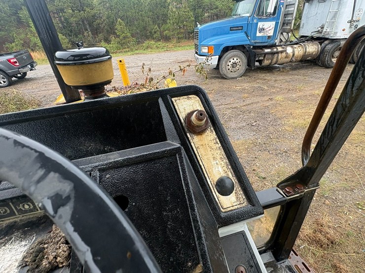 caterpillar-416b-image-74