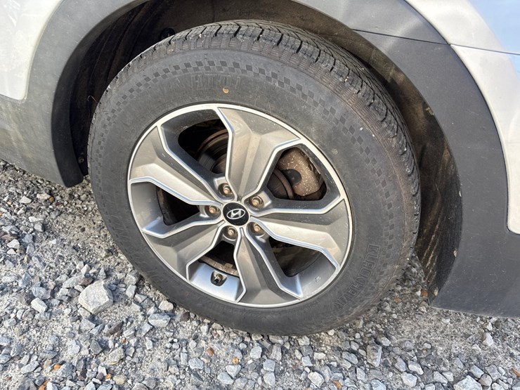 2015-hyundai-santa-fe-image-11