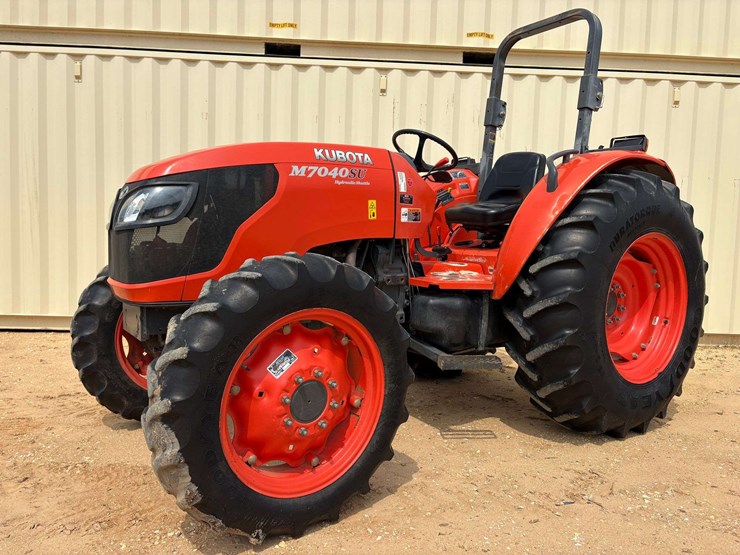 2013-kubota-m7040-image-1