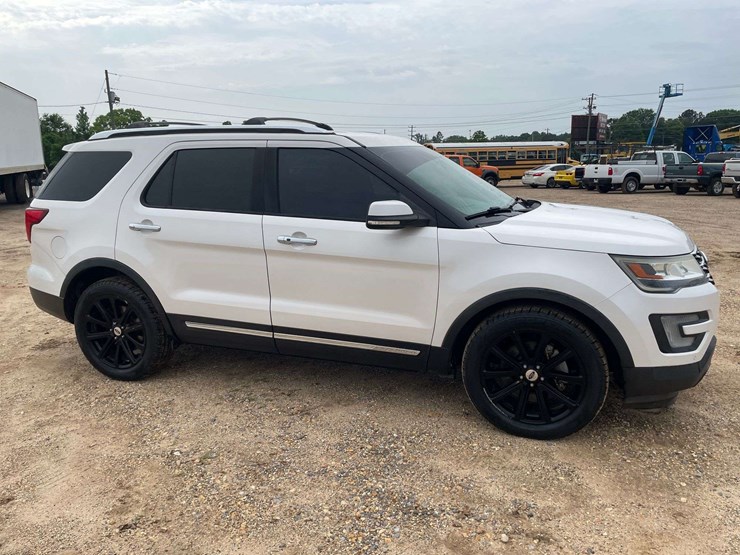 2017-ford-explorer-limited-image-4