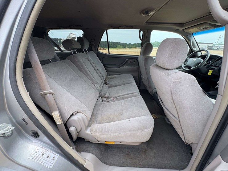 2006-toyota-sequoia-image-22