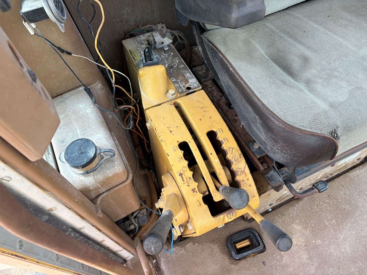 caterpillar-120-image-17