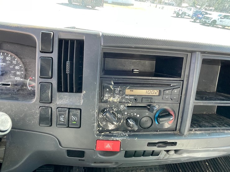 #3278-•-2017-isuzu-n-series-straight-truck-(has-wi-title)-image-51