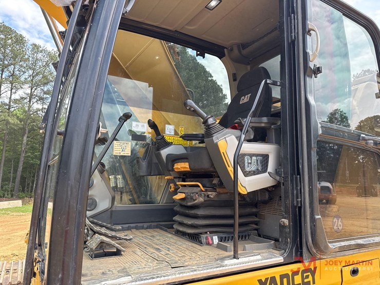 2021-caterpillar-325-image-32