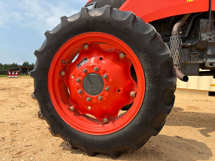 2013-kubota-m7040-image-13