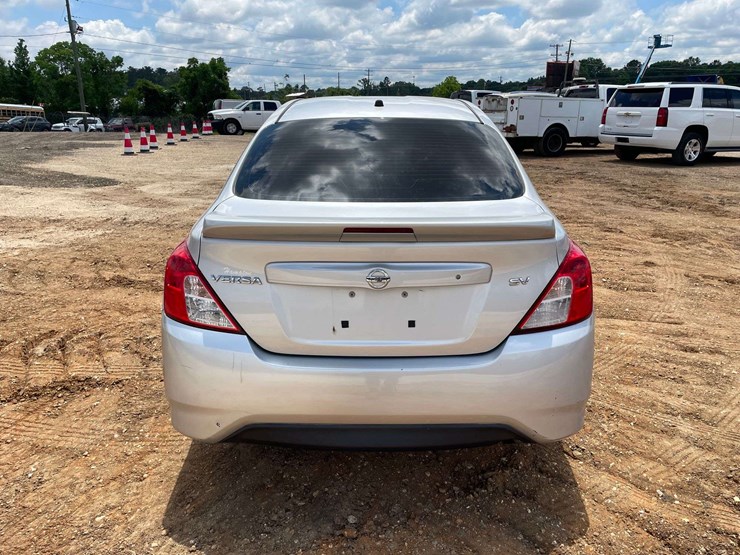 2017-nissan-versa-sv-4-door-sedan-(191,051-miles)-image-6