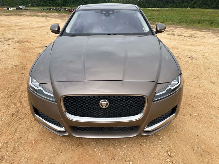 2017-jaguar-xf-4-door-sedan-(87,398-miles)-image-5