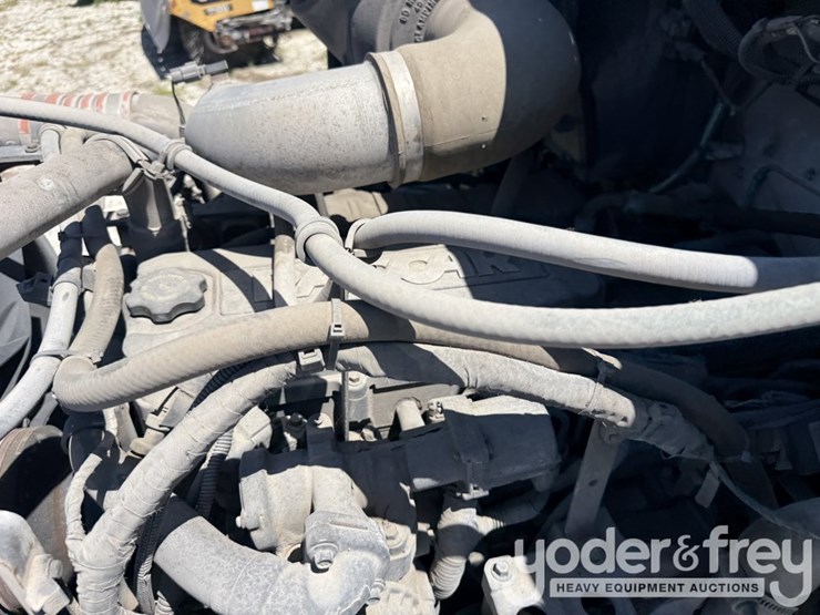 2016-kenworth-t300-image-17