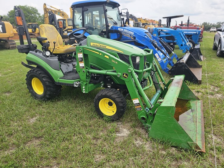 2018-john-deere-1025r-image-2
