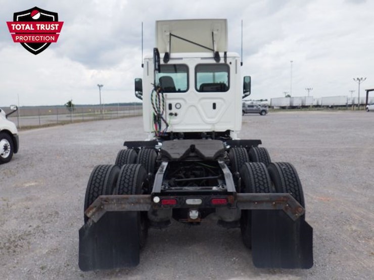 2019-freightliner-cascadia-126-image-9