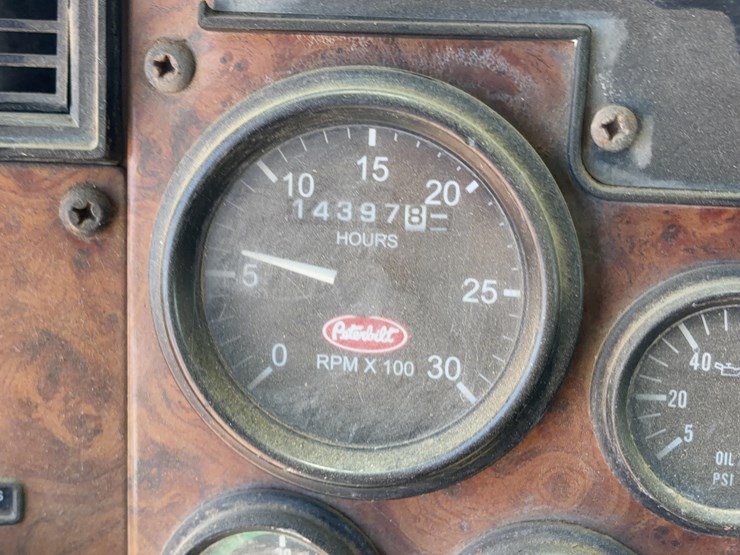 2003-peterbilt-330-image-37