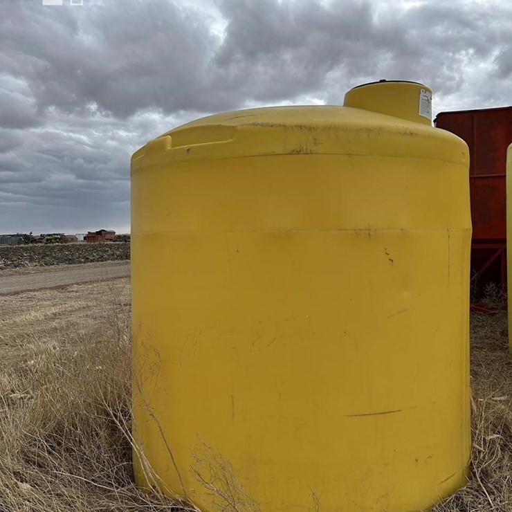 2,500 GALLON YELLOW TANK