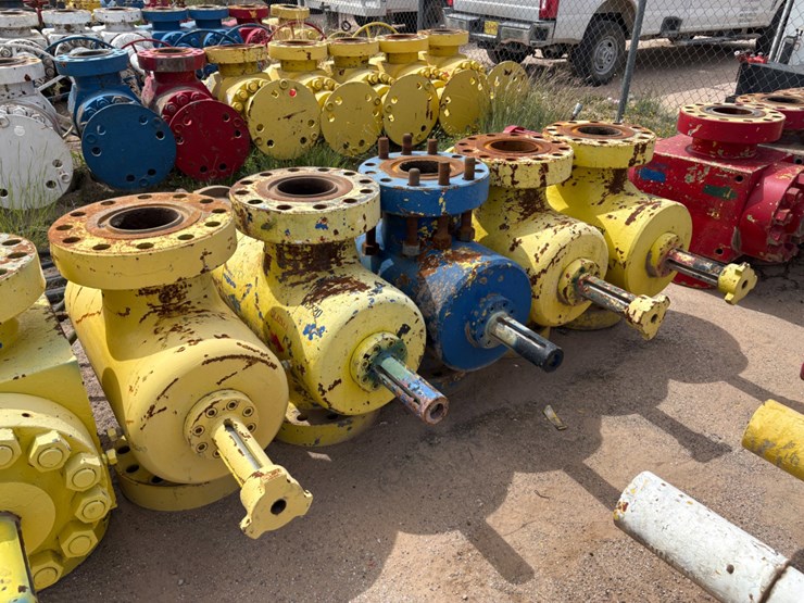 (5x$)-(5)-7-1/16”-hydraulic-valves-image-2