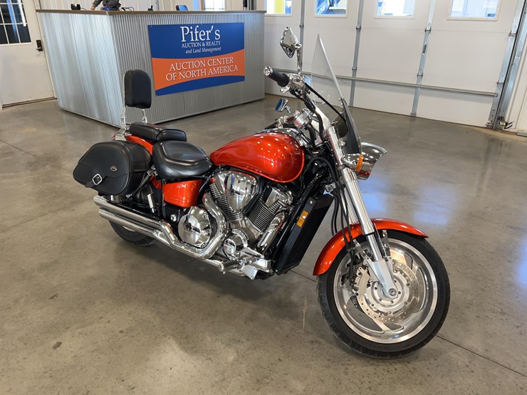 2004-honda-vtx1800-motorcycle-image-3