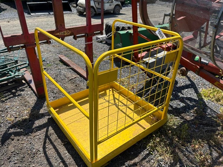 forklift-aerial-platform-image-1