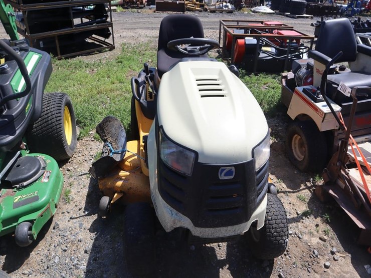 cub-cadet-lxt1050-riding-mower-image-3