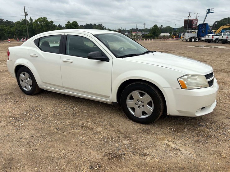 2010-dodge-avenger-4-door-sedan-(92,998-miles)-image-4