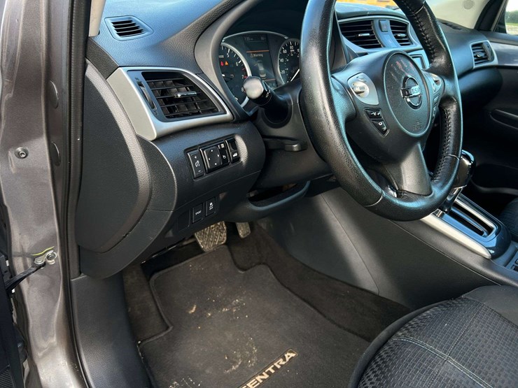 2019-nissan-sentra-sr-image-27