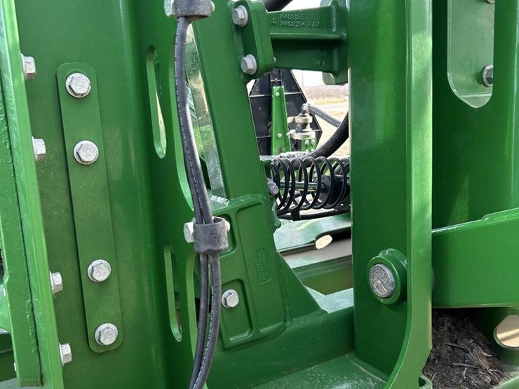 2020-john-deere-r4045-image-123
