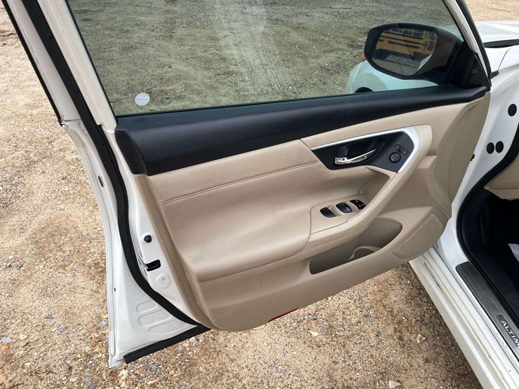 2016-nissan-altima-sl-4-door-sedan-(159,573-miles)-image-9
