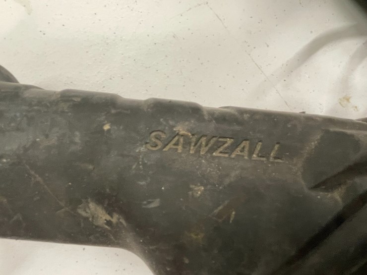 #8615-•-milwaukee-corded-sawzall-image-12