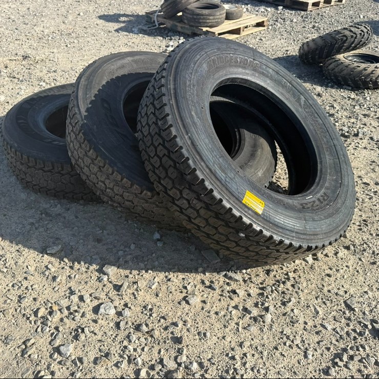 #701 • Lot of (3) 295/75R22.5 Tires INV# 40619