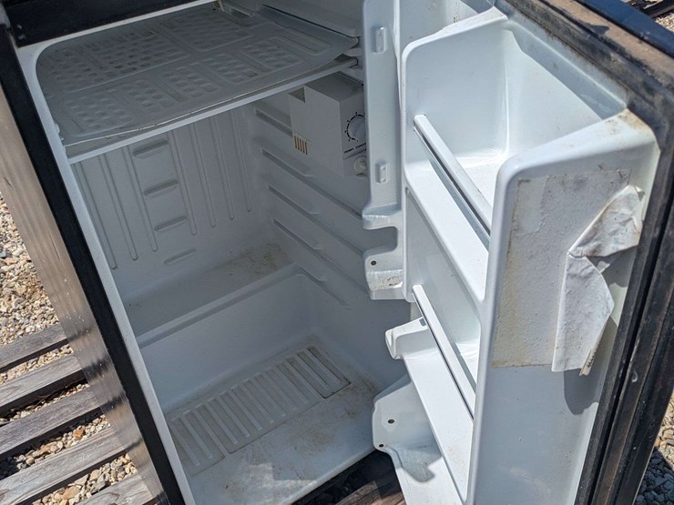 used-mini-fridge-image-1