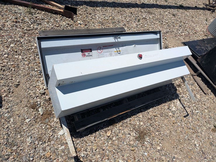 weather-guard-truck-toolbox-+-emergency-triangles-image-3