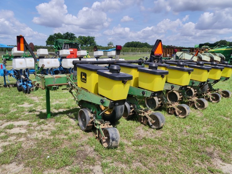 john-deere-1700-image-1