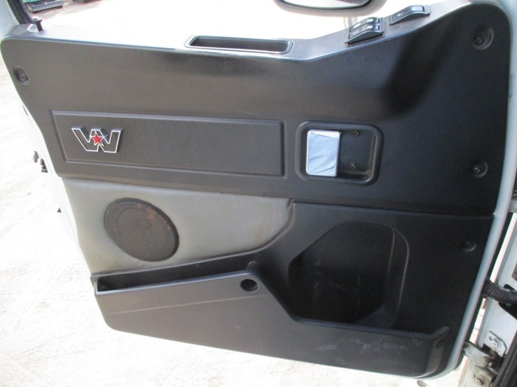 2019-western-star-w4900-image-16